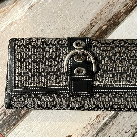 Coach wallet - Picture 1 of 5